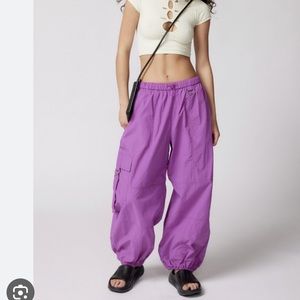 UO Lilac Nylon Ballon Cargo Pants size small NIP SOLD OUT 💜